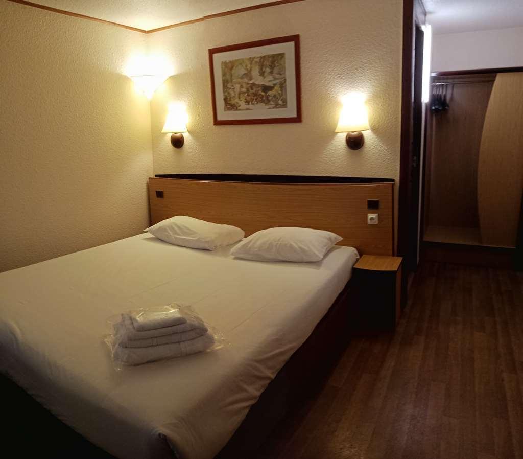 Campanile Rennes Atalante Hotel Room photo
